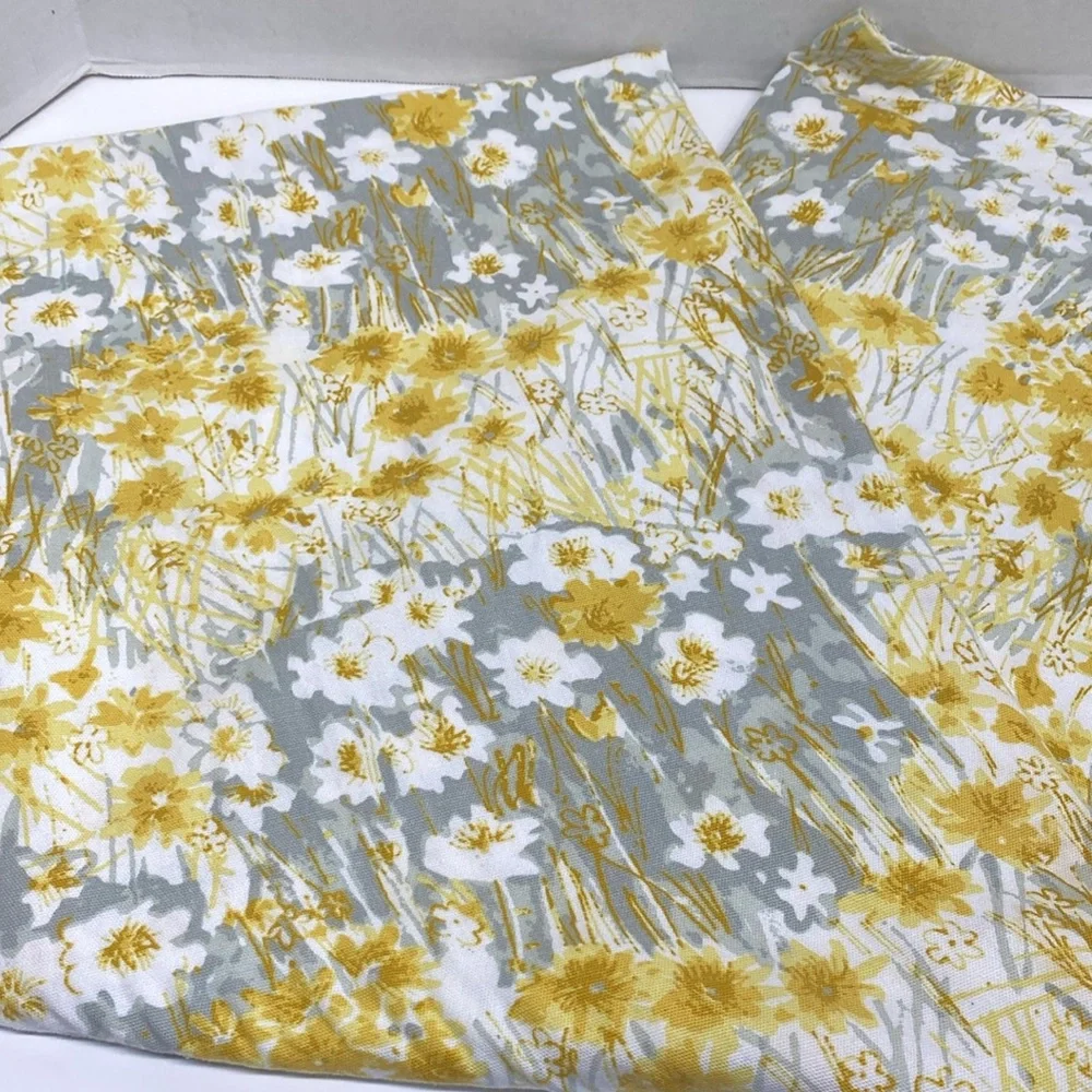 Vera Cornflower Cloth Tablecloth 30 X 78 Yellow White Gray Floral Cotton Blend